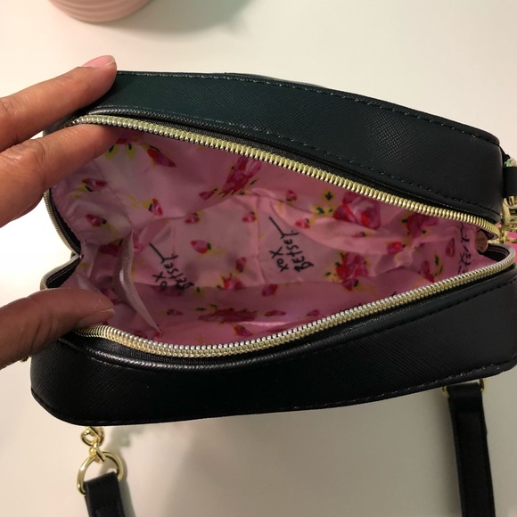 🚫SOLD🚫New Betsey Johnson Square Black Crossbody - Picture 3 of 4